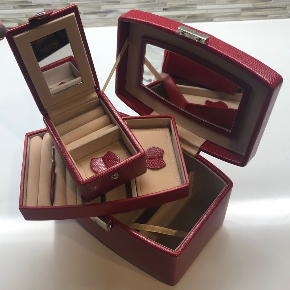NWT Wolf travel jewelry box